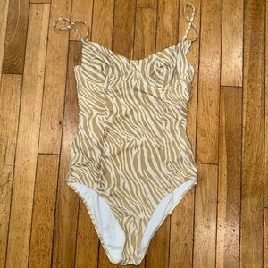 NWT Women’s Rylee + Cru one piece swim suit bathing